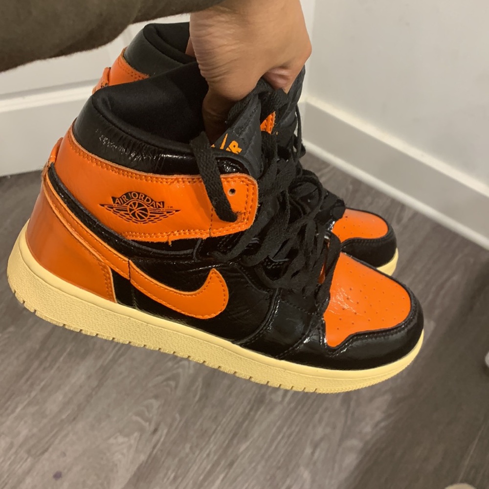 Shattered back board Jordan ones